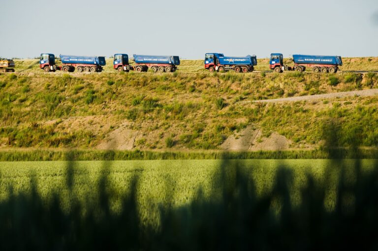 LKW Blau auf Wall 1